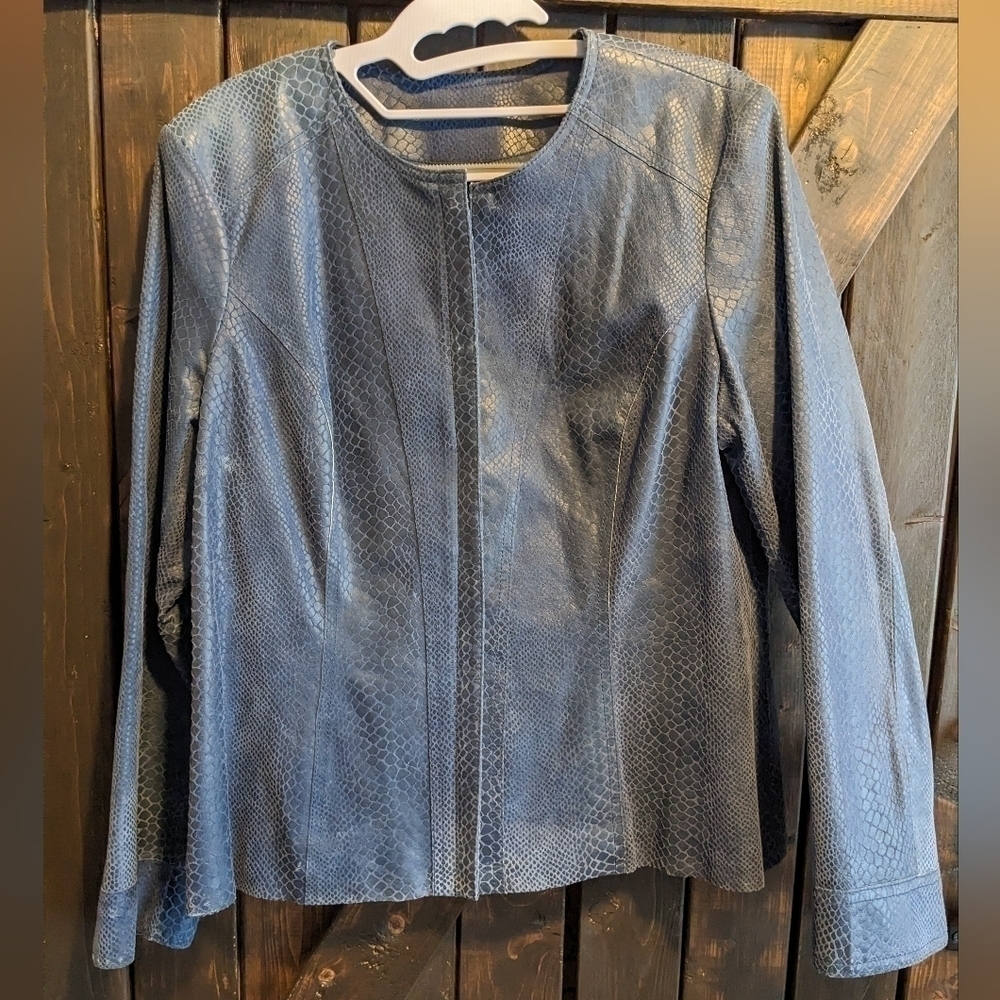 Alfani blue snakeskin print leather jacket, petite m